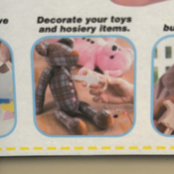 Button Magic portable buttoning machine - Picture 3 of 9